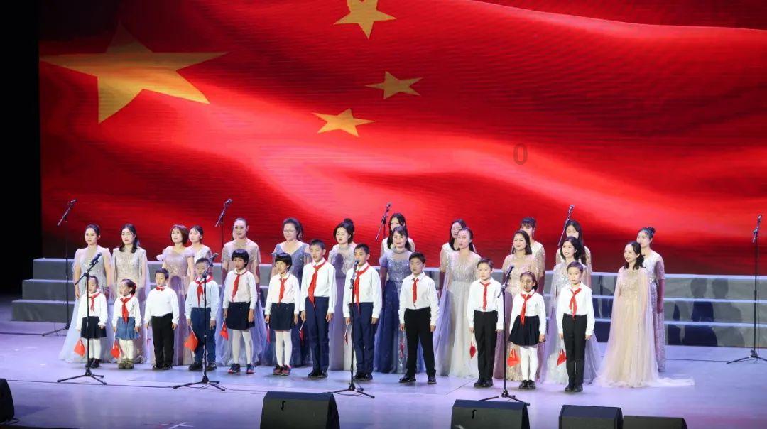 小伙一天发十几条朋友圈，女友受不了提分手，拼命“晒”生活是不是种病？