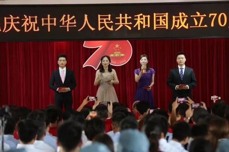 打糍粑、摊豆丝，小学生巧手劳动寻年味
